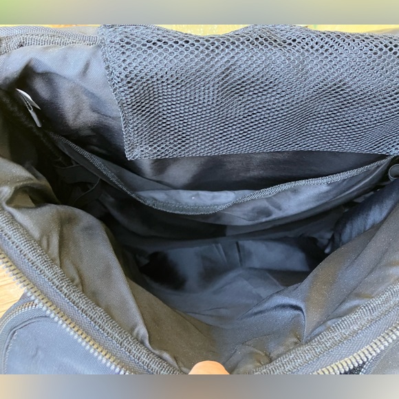 Huge Banana Republic backpack w/tons of storage.Great for travel/hiking/camping. - Picture 9 of 11